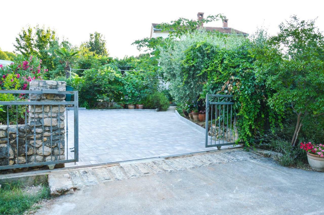Apartment Zoja Pinezići Kültér fotó